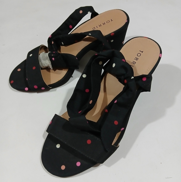 Torrid Polka Dot Tie Up Heels - Picture 2 of 12